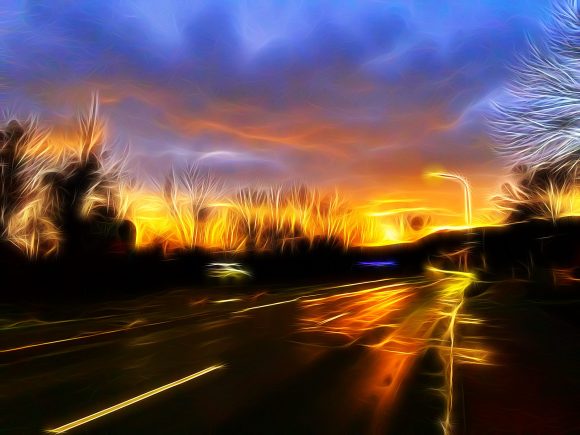 Straße im Sonnenuntergang